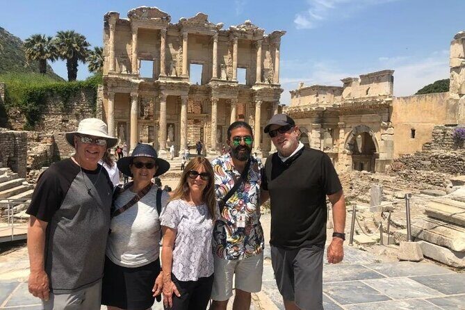 ALL INCLUSIVE: PRIVATE Ephesus, Mary's House, Artemis with LUNCH - Selçuk lunch in a carpet village: practical and included