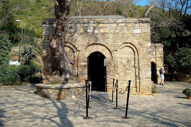 Daily Ephesus and Virgin Mary House Tour with Lunch Included - Temple of Artemis: the story is huge, the ruins are what’s left