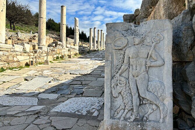 Ephesus and Virgin Mary Tour with Skip the Line, Lunch incl. - Kusadası Castle, Selçuk town center, and the seaside: the local context portion