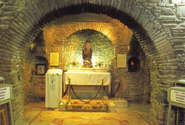 Ephesus: Full-Day Tour from Kusadasi or Izmir - Virgin Mary’s House: A Quiet Switch After Roman Noise