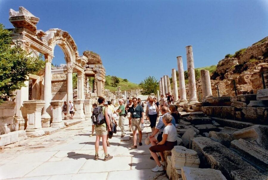 Kusadasi: Ephesus, House of Virgin Mary, and Temple Tour - Guide quality can make or break the day