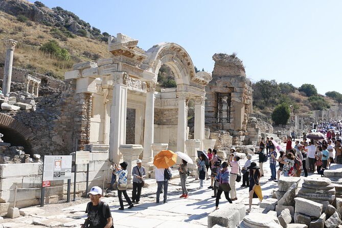 Kusadasi Port: PRIVATE Ephesus Tour for Cruise Passengers - Ephesus Terrace Houses: Gladiator Art and Real-Life Graffiti