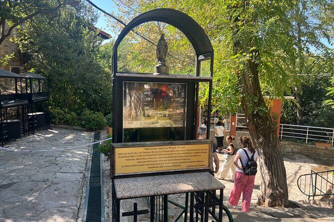 Private Ephesus and Virgin Mary’s House tour - Guide quality, avoiding long lines, and the real shopping reality