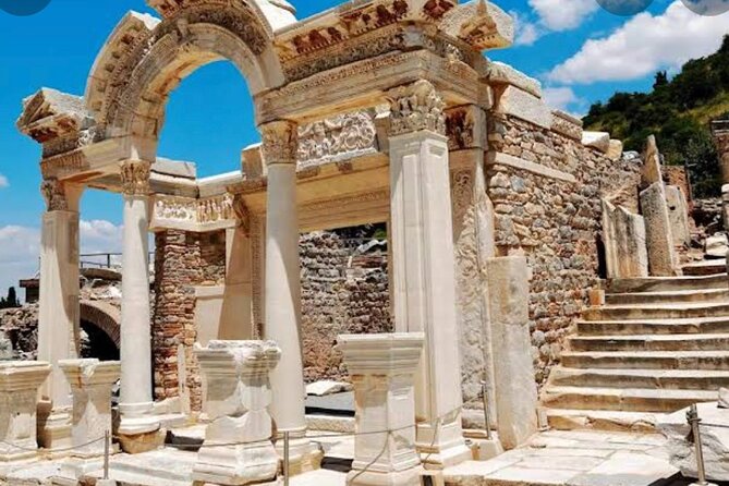 FOR CRUISERS: Skip The Lines PRIVATE EPHESUS TOUR &On Time Return - Guide Style and Van Comfort: Private Means You Set the Rhythm